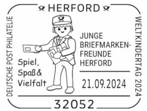 Mehr über den Artikel erfahren Playmobil-Briefträger im Sonderstempel zum Weltkindertag